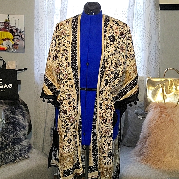 Vince Camuto Tops - Vince Camuto Kimono Duster 😍